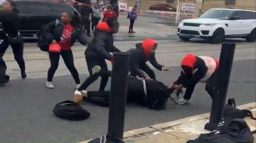 国外吃瓜群众惨死街头,悲剧背后的社会反思