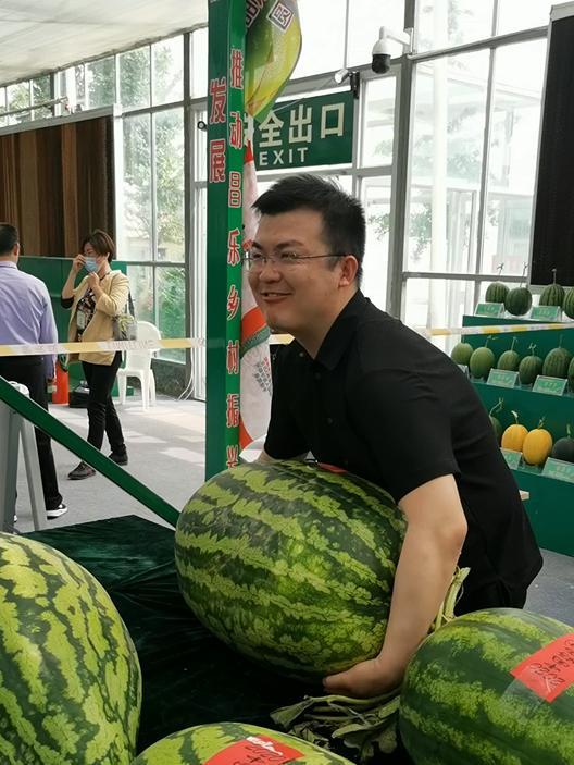 东海吃瓜群众,揭秘娱乐圈最新热点事件