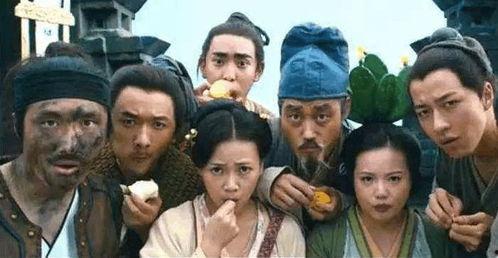 王婆说媒后面吃瓜群众,吃瓜群众纷纷围观